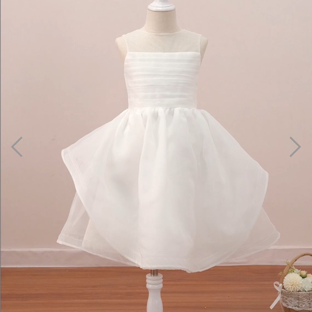 Flower girl dress size 6 Ball-Gown/Princess Scoop Knee-Length Organza